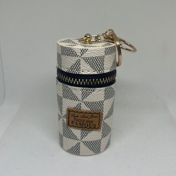 Classic Faux Leather Coin Purse with Zipper and Keychain - Picture 1 of 3